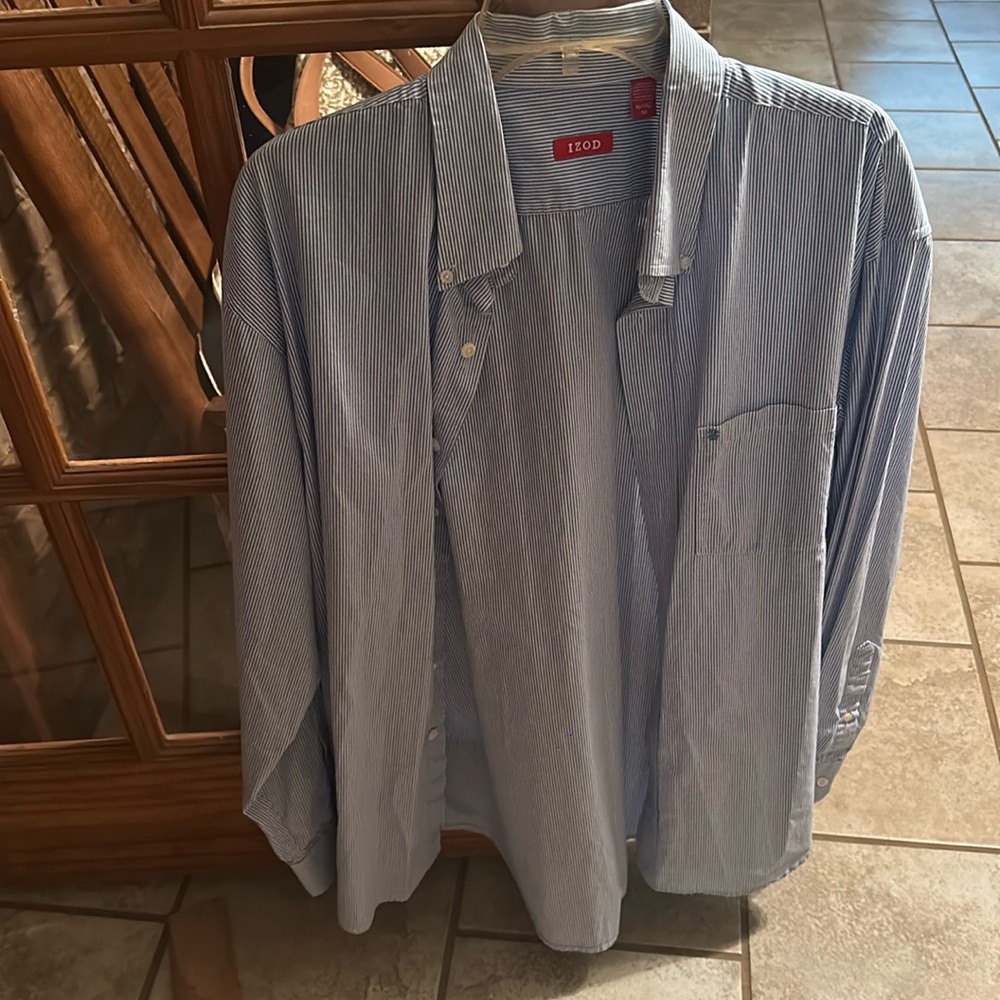 Men’s dress shirt - size XL. Like new condition.